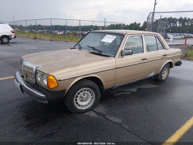 45943190 :رقم المزاد ، WDBAB33A5EA143286 vin ، 1984 Mercedes-benz 300 Dt مزاد بيع