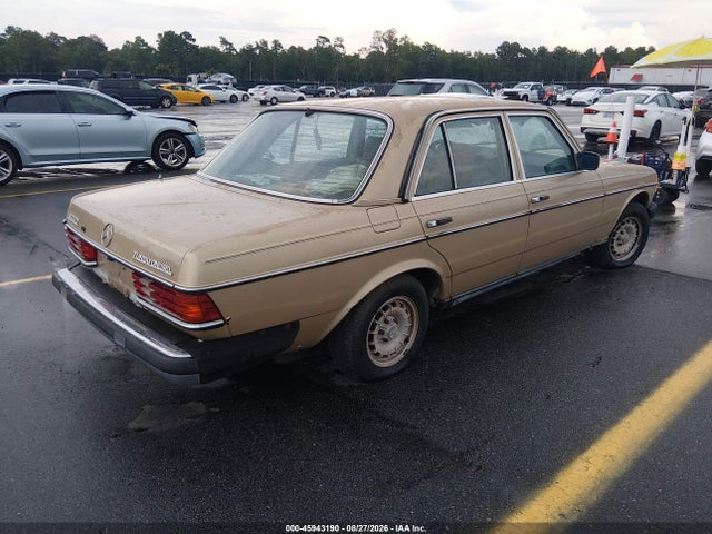 45943190 :رقم المزاد ، WDBAB33A5EA143286 vin ، 1984 Mercedes-benz 300 Dt مزاد بيع