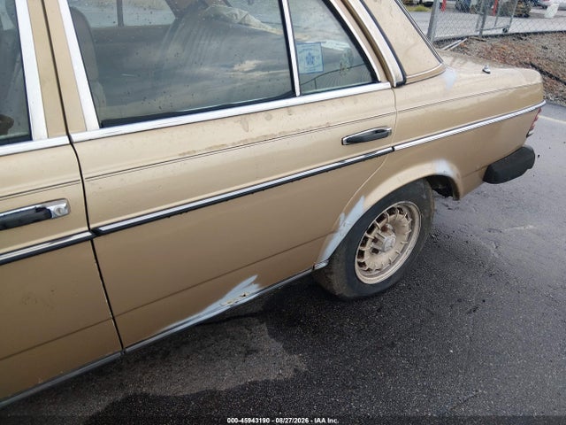 45943190 :رقم المزاد ، WDBAB33A5EA143286 vin ، 1984 Mercedes-benz 300 Dt مزاد بيع