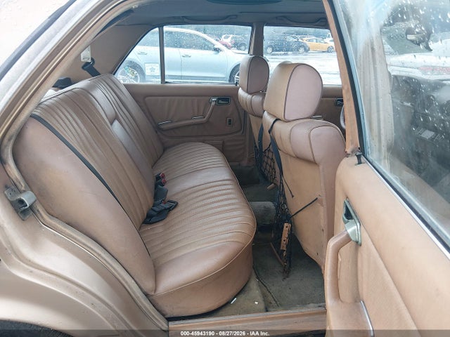 45943190 :رقم المزاد ، WDBAB33A5EA143286 vin ، 1984 Mercedes-benz 300 Dt مزاد بيع
