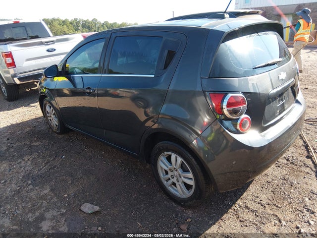 45943234 :رقم المزاد ، 1G1JC6SH7F4129610 vin ، 2015 Chevrolet Sonic Lt Auto مزاد بيع