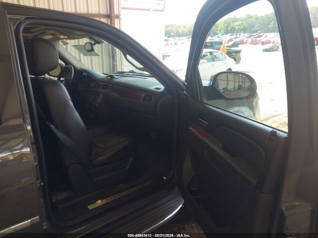 45943412 :رقم المزاد ، 1GNUCCE06AR104984 vin ، 2010 Chevrolet Tahoe Ltz مزاد بيع