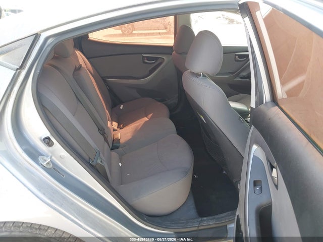 Продажа на аукционе авто 2015 Hyundai Elantra Se, vin: 5NPDH4AE1FH565574, номер лота: 45943489
