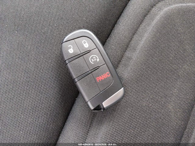 45943616 :رقم المزاد ، ZACNJDB18NPN69922 vin ، 2022 Jeep Renegade Latitude 4x4 مزاد بيع