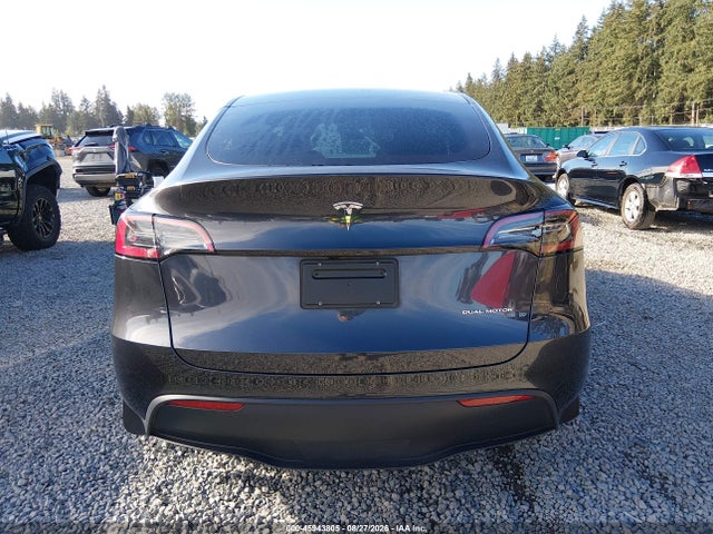 Tesla Model Y Long Range Dual Motor All-wheel Drive 2024 7SAYGDEE2RF177614 Image 17