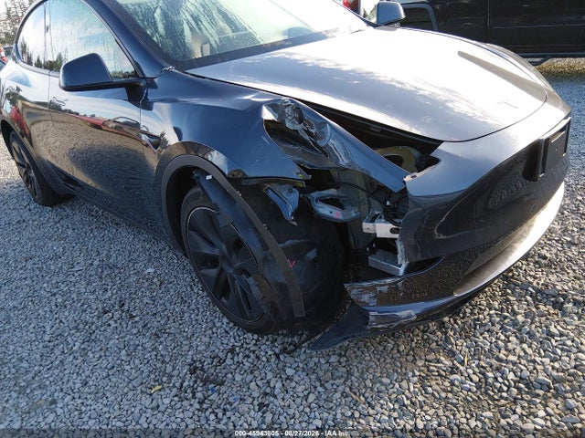 Tesla Model Y Long Range Dual Motor All-wheel Drive 2024 7SAYGDEE2RF177614 Image 6