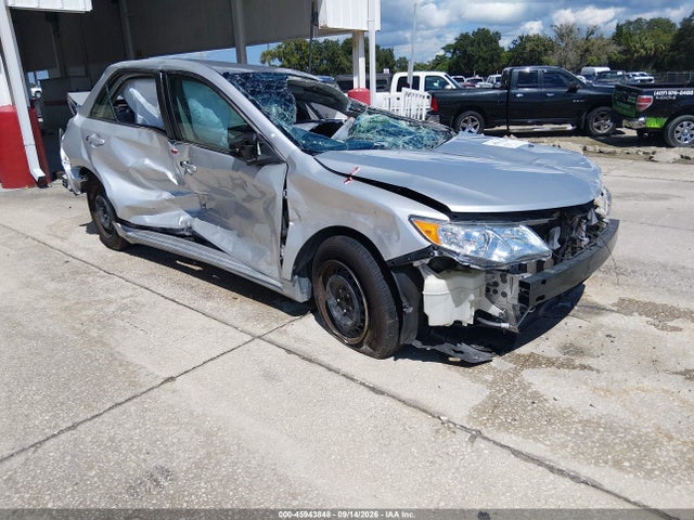 45943848 :رقم المزاد ، 4T1BF1FK4EU322545 vin ، 2014 Toyota Camry Le مزاد بيع