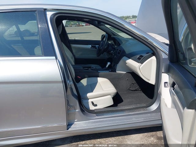 45943987 :رقم المزاد ، WDDGF5EB8AF380794 vin ، 2010 Mercedes-benz C 300 Luxury/sport مزاد بيع