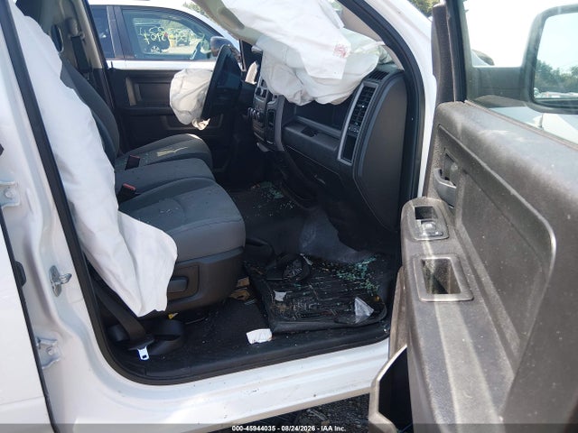 45944035 :رقم المزاد ، 1C6RR7FG0KS631713 vin ، 2019 Ram 1500 Classic Express  4x4 6'4 Box مزاد بيع