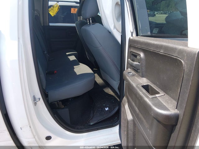 45944035 :رقم المزاد ، 1C6RR7FG0KS631713 vin ، 2019 Ram 1500 Classic Express  4x4 6'4 Box مزاد بيع