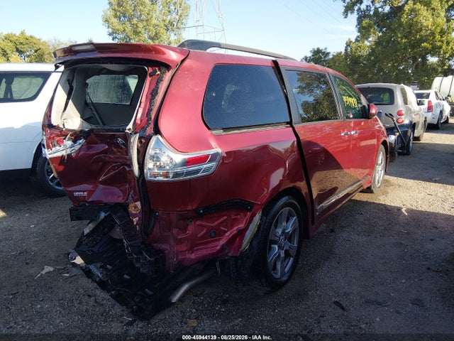 45944139 :رقم المزاد ، 5TDXZ3DC3JS912629 vin ، 2018 Toyota Sienna Se 8 Passenger مزاد بيع