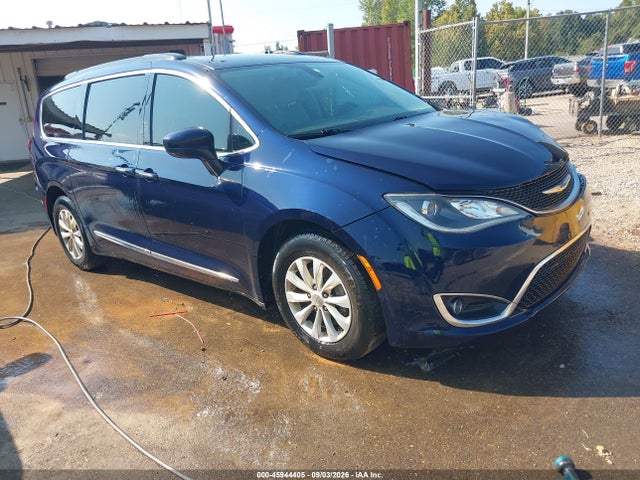 Продажа на аукционе авто 2017 Chrysler Pacifica Touring-l, vin: 2C4RC1BG6HR526424, номер лота: 45944405