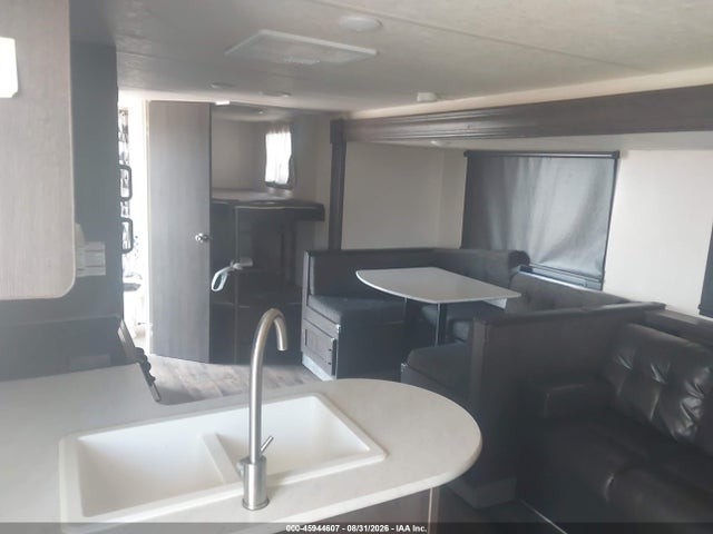 Forest River Salem Cruise Lite 2018 4X4TSMB21J7416543 Image 5