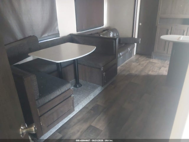 Forest River Salem Cruise Lite 2018 4X4TSMB21J7416543 Image 8