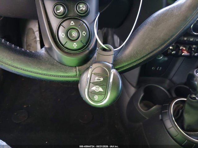 Продажа на аукционе авто 2016 Mini Hardtop Cooper, vin: WMWXU1C5XG2D57765, номер лота: 45944724