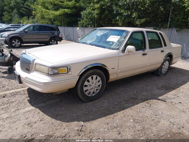 1996 Lincoln Town Car Cartier მანქანა იყიდება აუქციონზე, vin: 1LNLM83W2TY613545, აუქციონის ნომერი: 45944748