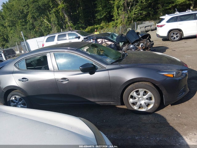 Продаж на аукціоні авто 2018 Mazda Mazda3 Sport, vin: 3MZBN1U79JM221101, номер лоту: 45944978