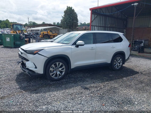 Toyota Grand Highlander Limited 2024 5TDAAAB52RS025251 Image 2