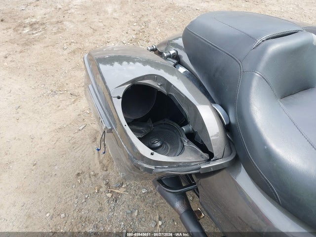 1HD1KBC18JB650049 Harley-Davidson Flhx Street Glide