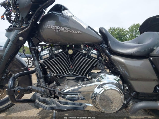 1HD1KBC18JB650049 Harley-Davidson Flhx Street Glide