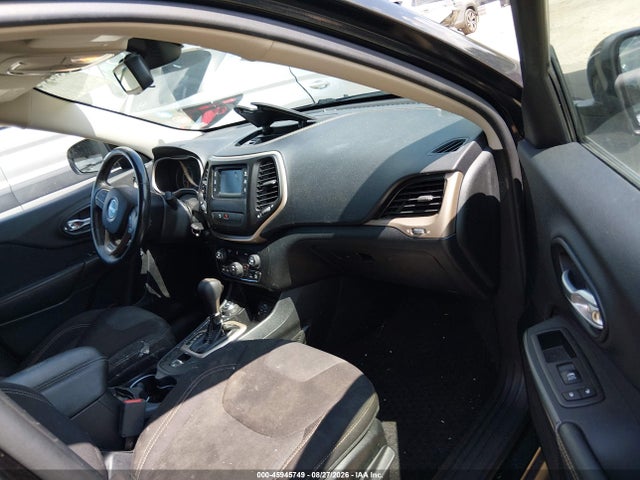 Auction sale of the 2016 Jeep Cherokee Latitude, vin: 1C4PJMCB0GW371781, lot number: 45945749
