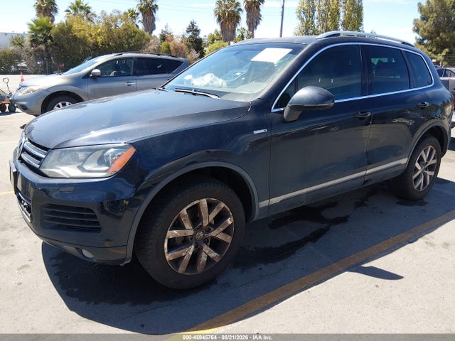 Volkswagen Touareg X 2014 WVGEP9BPXED014886 Image 2