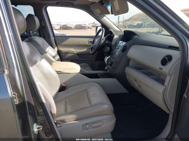 45946100 :رقم المزاد ، 5FNYF3H90BB027032 vin ، 2011 Honda Pilot Touring مزاد بيع