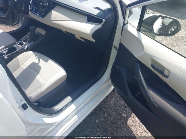 45946210 :رقم المزاد ، JTDEPMAE0NJ193772 vin ، 2022 Toyota Corolla Le مزاد بيع