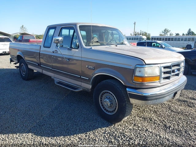 Auction sale of the 1993 Ford F250, vin: 1FTHX25G2PKA17526, lot number: 45946394