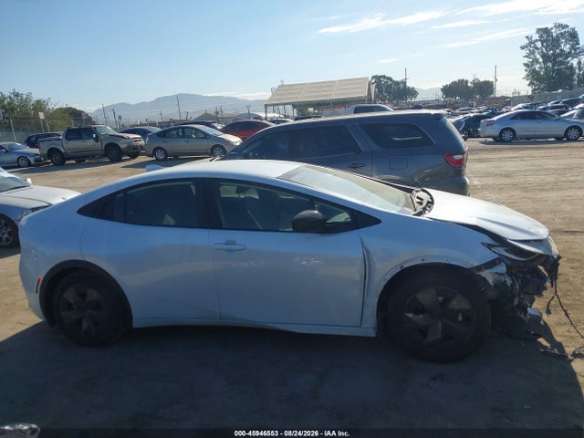 Toyota Prius Le 2024 JTDACAAU1R3033491 Image 14