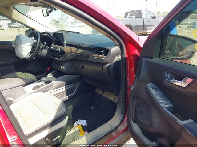 45946568 :رقم المزاد ، 1FMCU9J91LUA28711 vin ، 2020 Ford Escape Titanium مزاد بيع