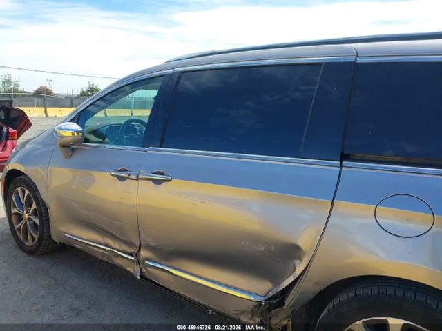 Chrysler Pacifica Limited 2017 2C4RC1GG1HR647869 Image 15