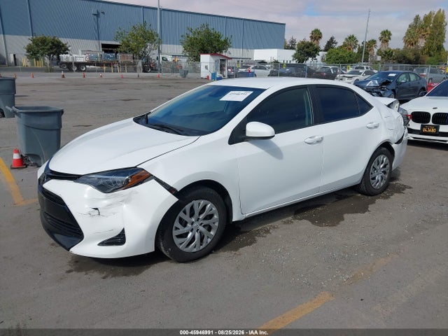 Toyota COROLLA LE 2018 2T1BURHEXJC084241 Image 2