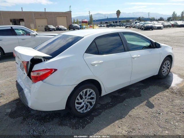Toyota COROLLA LE 2018 2T1BURHEXJC084241 Image 4