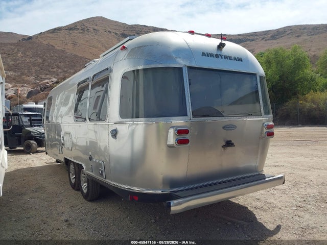 Airstream Other 2016 1STJ9YJ27GJ534837 Image 3