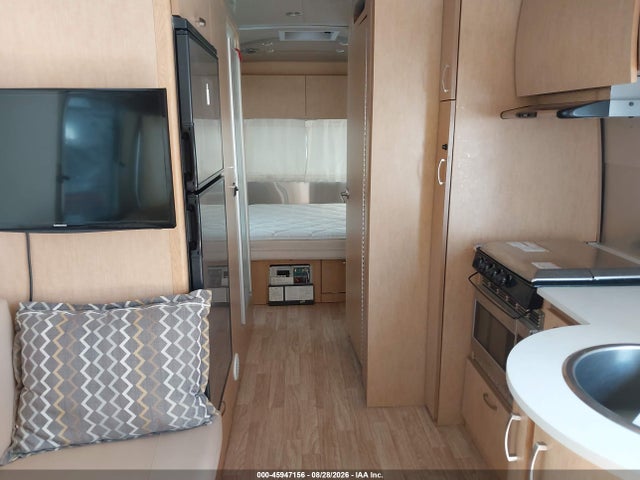 Airstream Other 2016 1STJ9YJ27GJ534837 Image 5