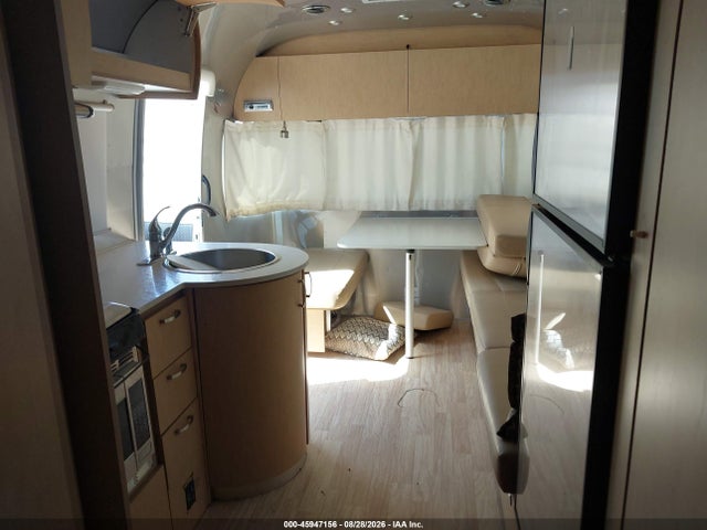 Airstream Other 2016 1STJ9YJ27GJ534837 Image 8