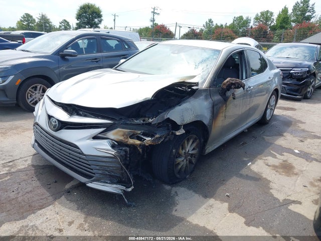 Продаж на аукціоні авто 2022 Toyota Camry Le, vin: 4T1R11AK3NU622145, номер лоту: 45947172