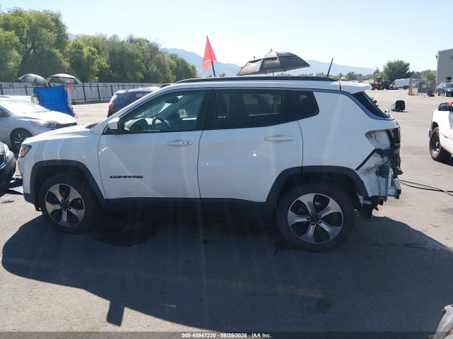 45947230 :رقم المزاد ، 3C4NJDBB7JT180297 vin ، 2018 Jeep Compass Latitude 4x4 مزاد بيع