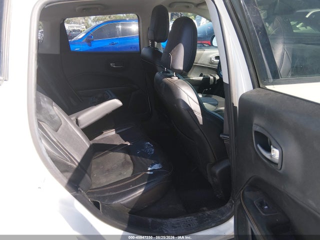 45947230 :رقم المزاد ، 3C4NJDBB7JT180297 vin ، 2018 Jeep Compass Latitude 4x4 مزاد بيع