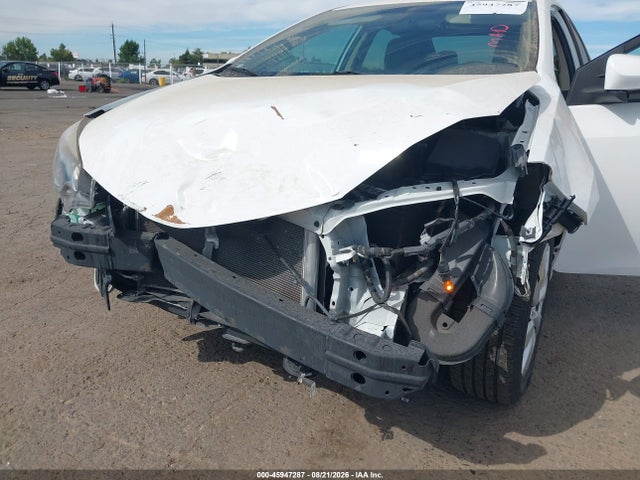 5YFBURHE4FP214571 Toyota COROLLA LE