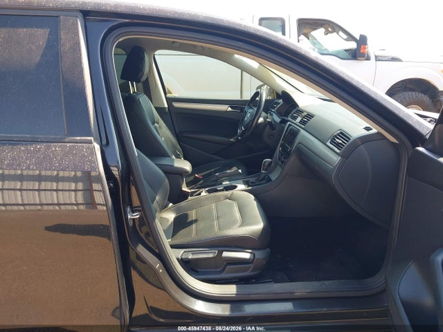 1VWLA7A37KC004718 Volkswagen Passat 2.0t Wolfsburg Edition