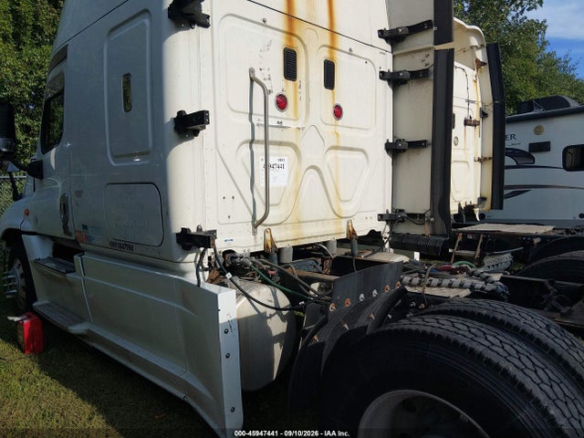 2015 Freightliner Cascadia 125 მანქანა იყიდება აუქციონზე, vin: 3AKJGLD58FSGA7998, აუქციონის ნომერი: 45947441
