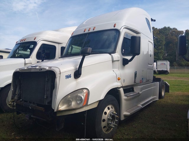 2015 Freightliner Cascadia 125 მანქანა იყიდება აუქციონზე, vin: 3AKJGLD58FSGA7998, აუქციონის ნომერი: 45947441