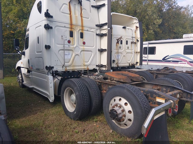 2015 Freightliner Cascadia 125 მანქანა იყიდება აუქციონზე, vin: 3AKJGLD58FSGA7998, აუქციონის ნომერი: 45947441