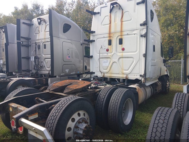 2015 Freightliner Cascadia 125 მანქანა იყიდება აუქციონზე, vin: 3AKJGLD58FSGA7998, აუქციონის ნომერი: 45947441