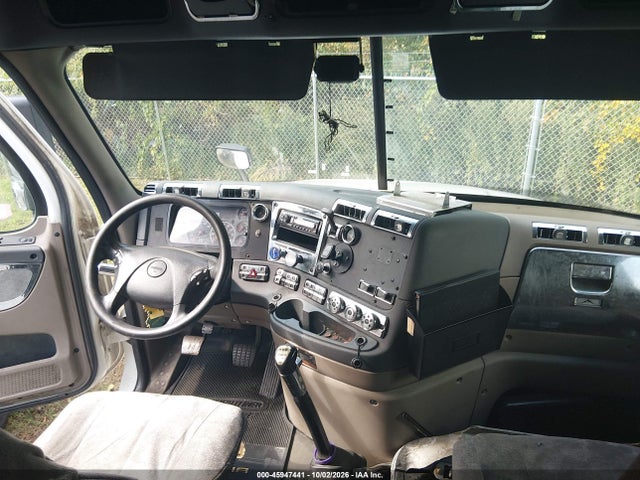 2015 Freightliner Cascadia 125 მანქანა იყიდება აუქციონზე, vin: 3AKJGLD58FSGA7998, აუქციონის ნომერი: 45947441
