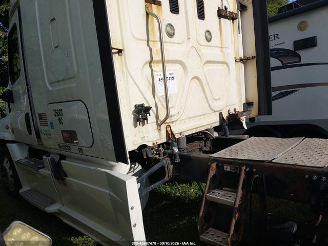 2015 Freightliner Cascadia 125 მანქანა იყიდება აუქციონზე, vin: 1FUJGLDV5FLGF1016, აუქციონის ნომერი: 45947478