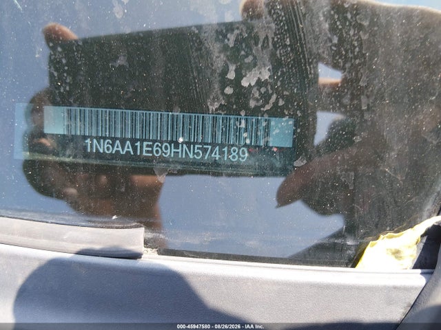 45947580 :رقم المزاد ، 1N6AA1E69HN574189 vin ، 2017 Nissan Titan Sv مزاد بيع