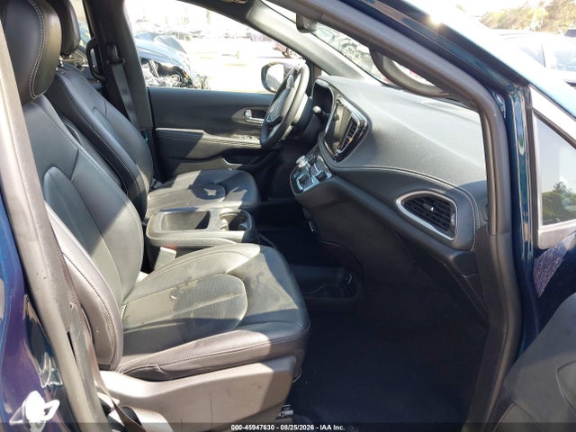 Auction sale of the 2025 Chrysler Pacifica Select, vin: 2C4RC1BG4SR560420, lot number: 45947630